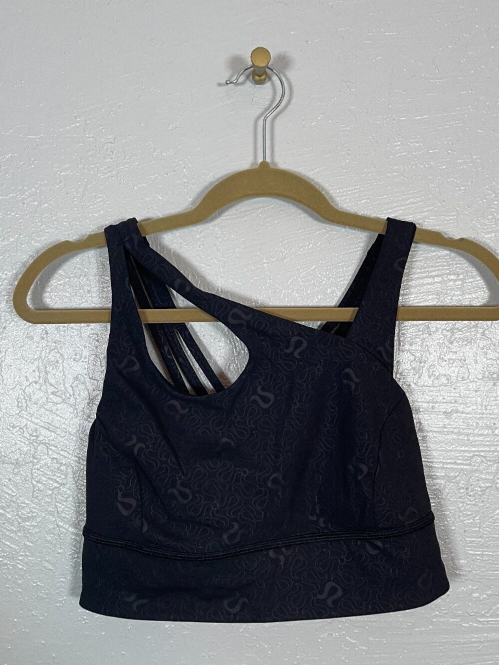 Lululemon Women 8 Black Yogo Emboss Free to Be Serene Cross-Front Sports Bra